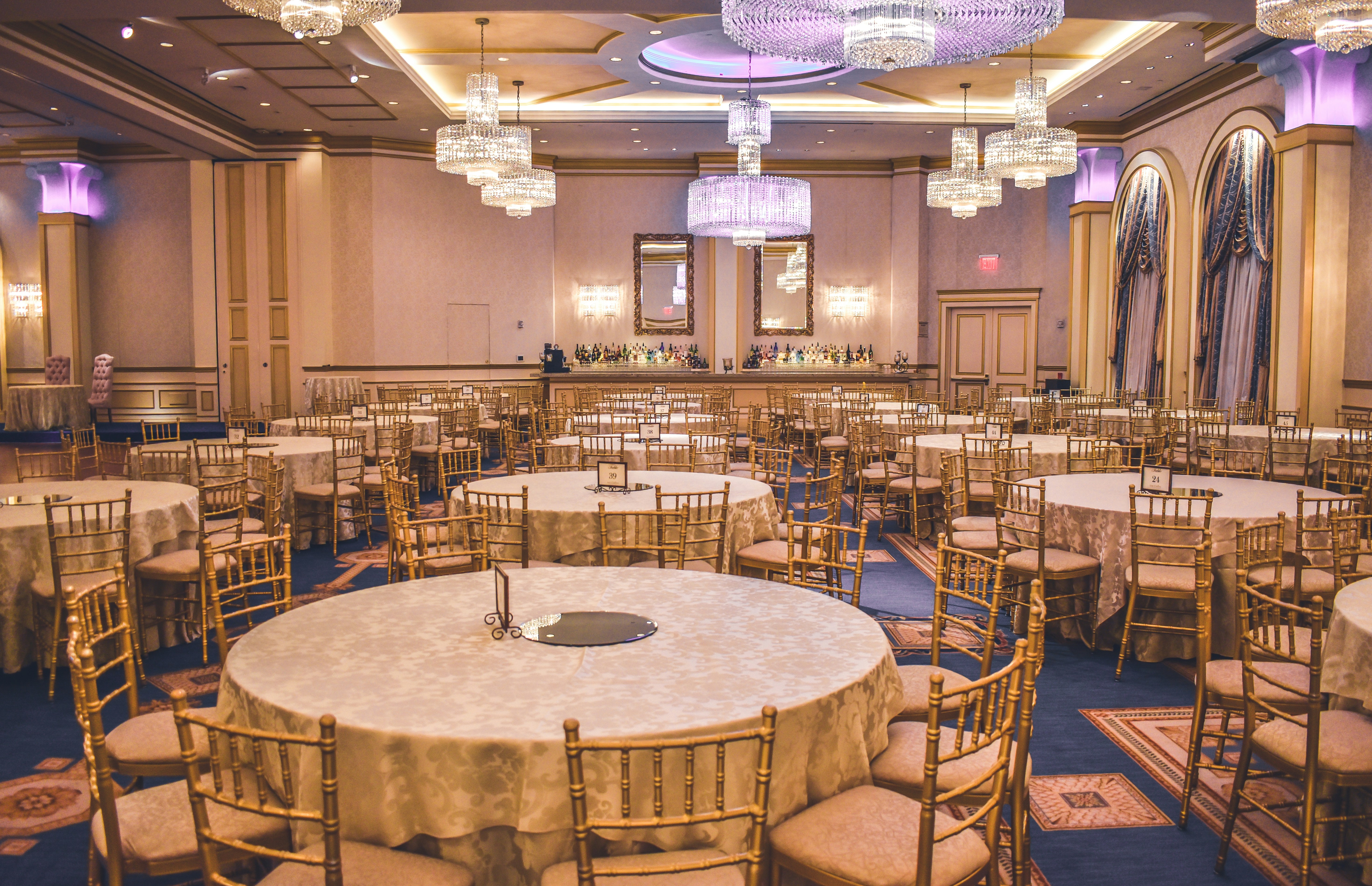 Timeless banquet round table layout displaying premium alignment